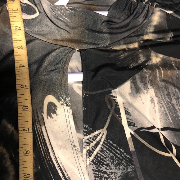 Melanie Lyne Top w/Cut Out and Ruching detail @ collar - Picture 10 of 10